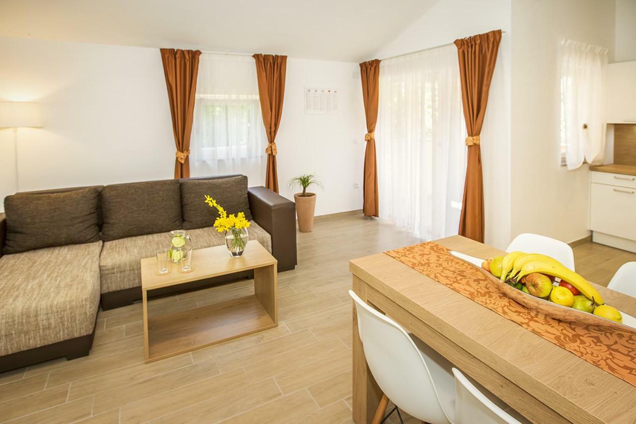 Residence Mediterraneo II Baška Esterno foto