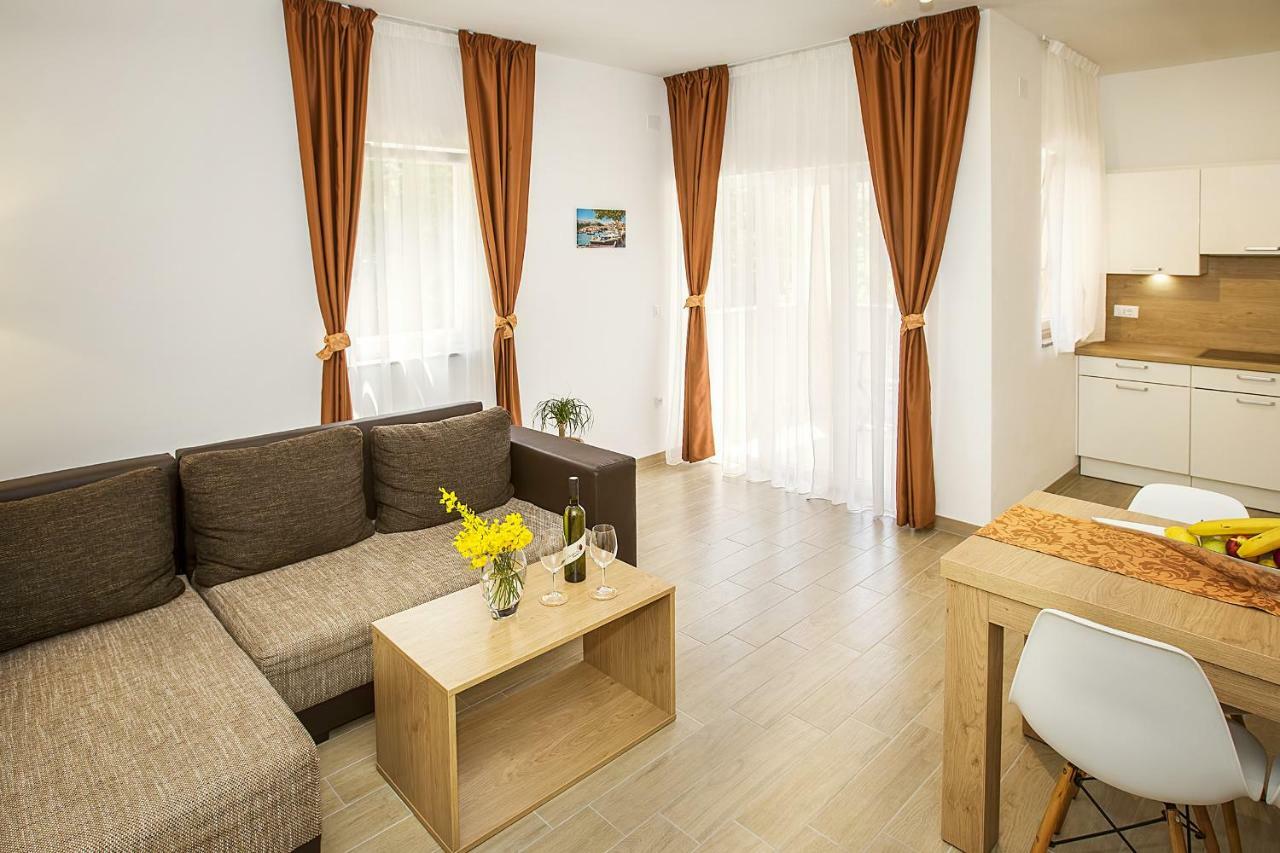 Residence Mediterraneo II Baška Esterno foto