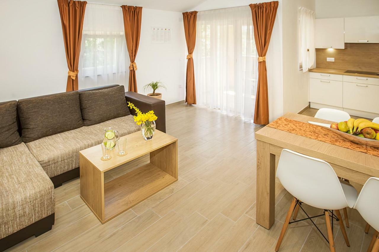 Residence Mediterraneo II Baška Esterno foto